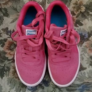 EUC Pink Puma Sneakers Size 6